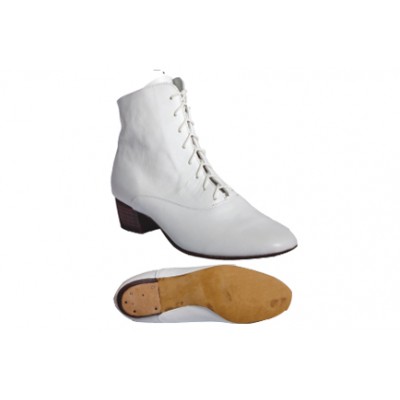 Folk-character women's ankle boots with 750 Dansmaster.